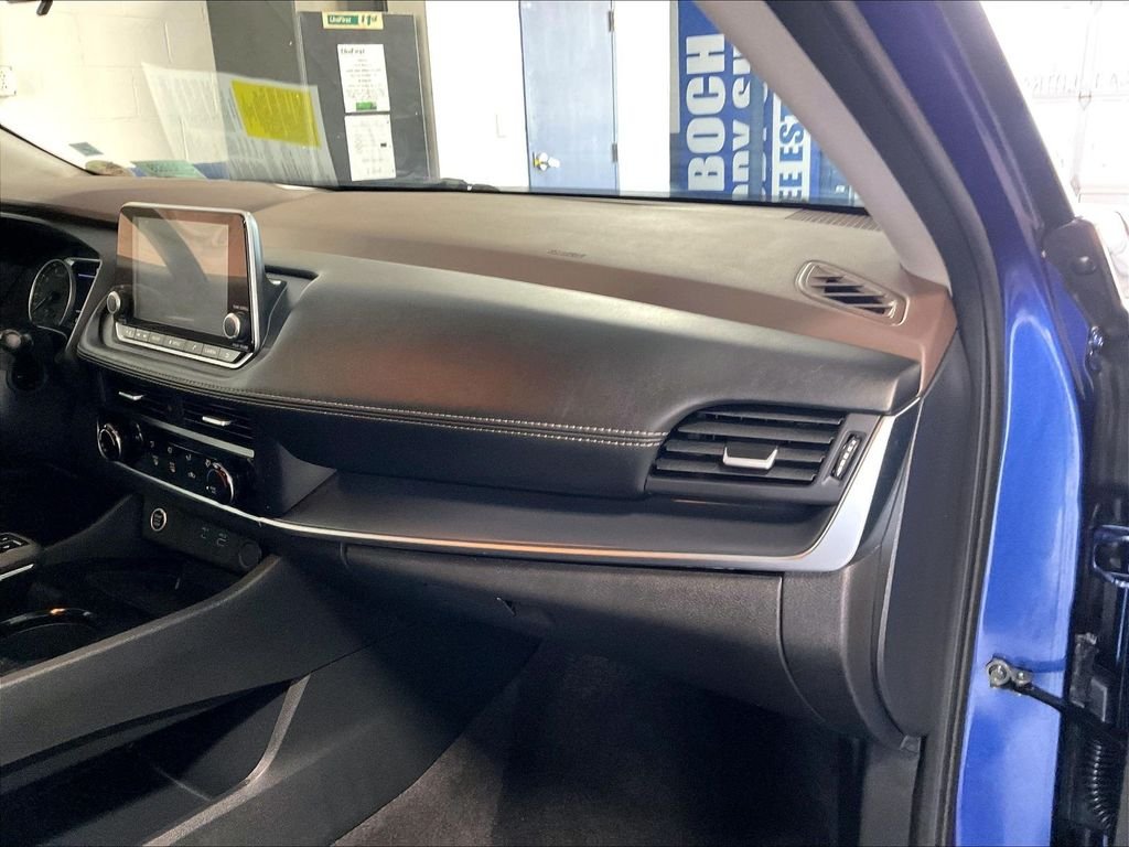 Used 2023 Blue Nissan S image 13