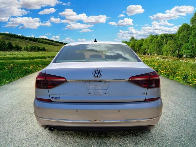 Used 2018 Silver Volkswagen 2.0T SEL Premium image 5