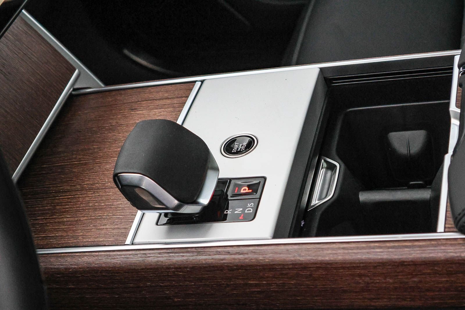 2025 Land Rover Range Rover SE - Photo 26
