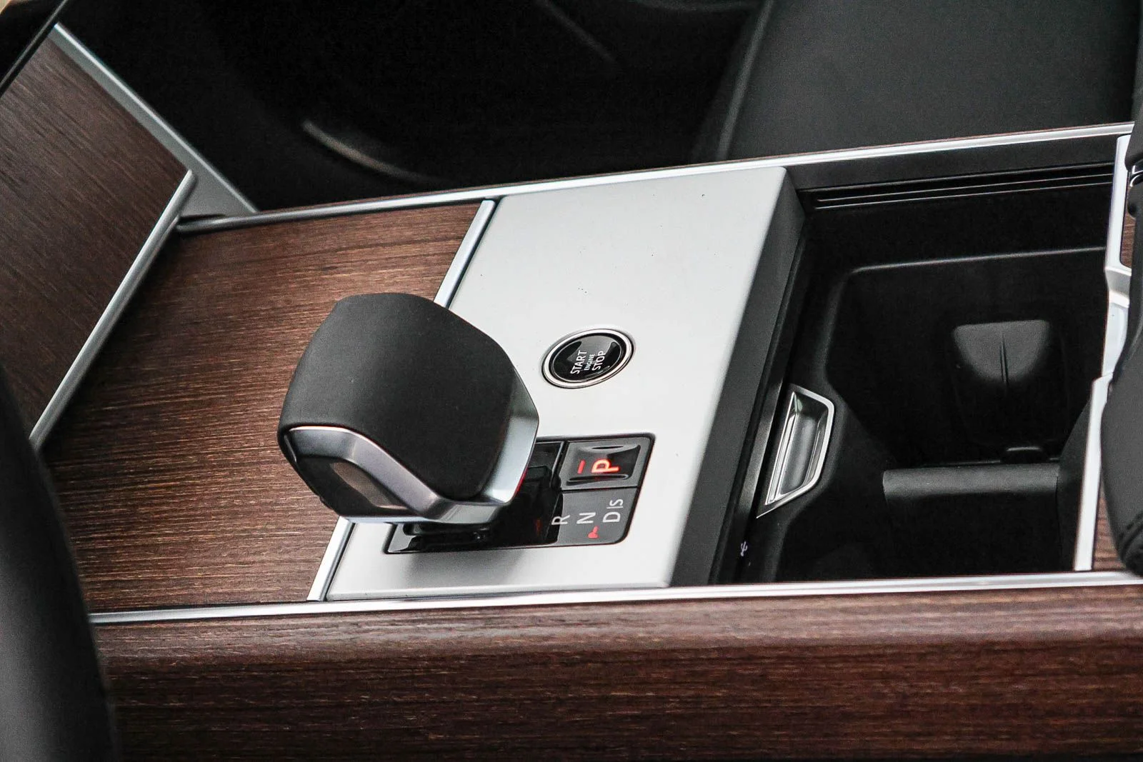 2025 Land Rover Range Rover SE - Photo 26