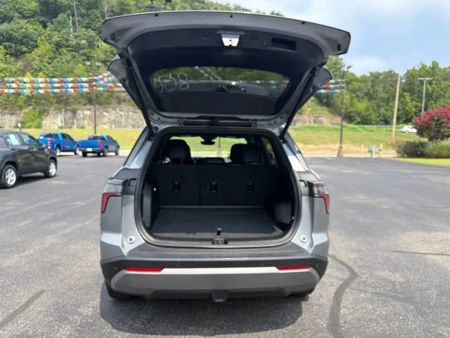 Used 2025 Sterling Gray Metallic Chevrolet LT image 19