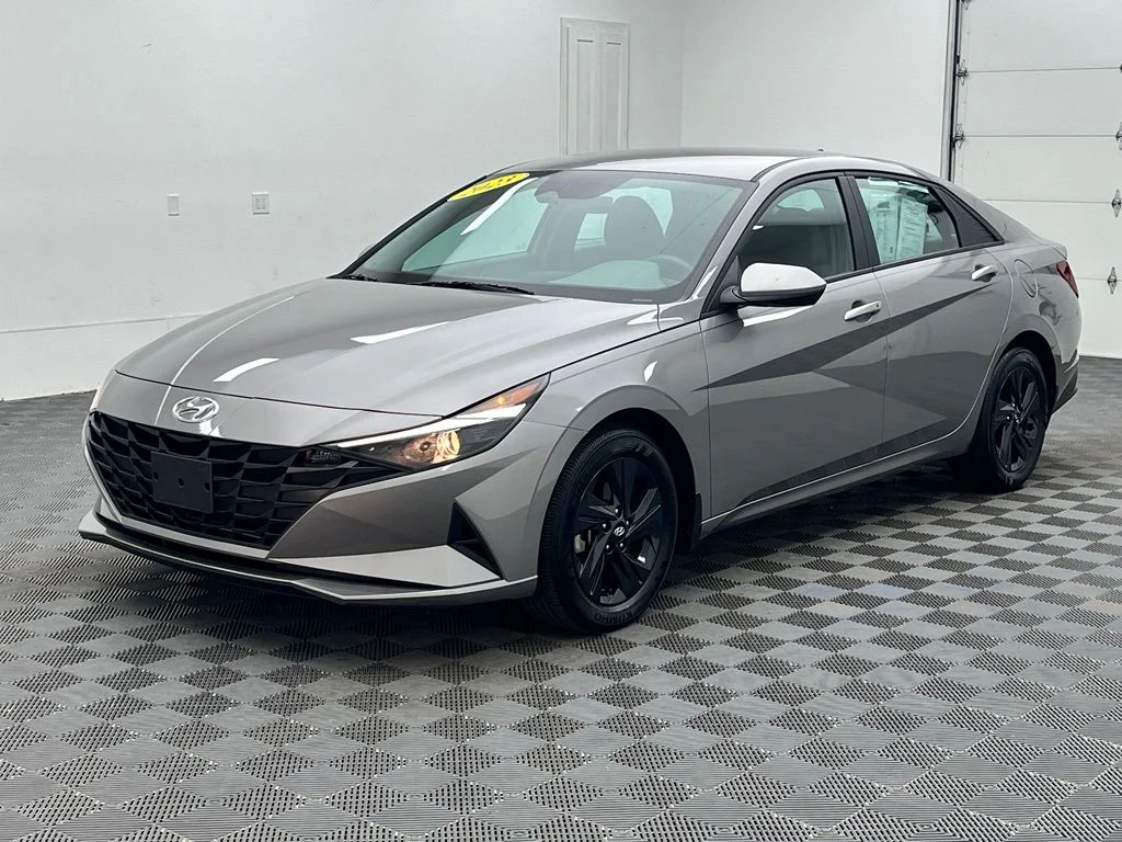 Used 2023 Silver Hyundai SEL image 2
