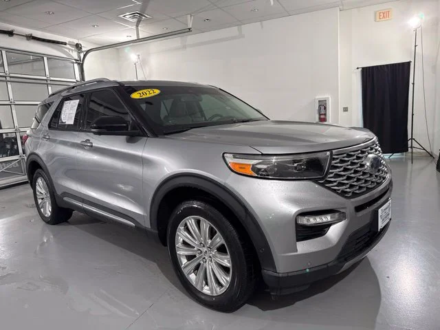 Used 2022 Silver Ford Platinum image 1