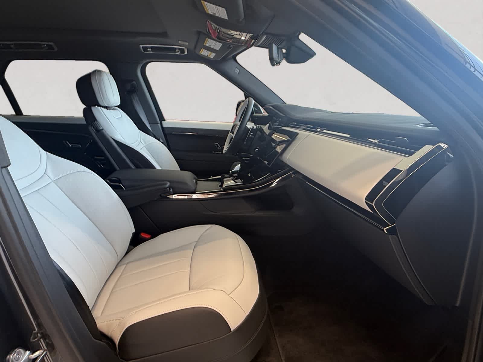 New 2026 Carpathian Grey LAND ROVER Dynamic SE image 15