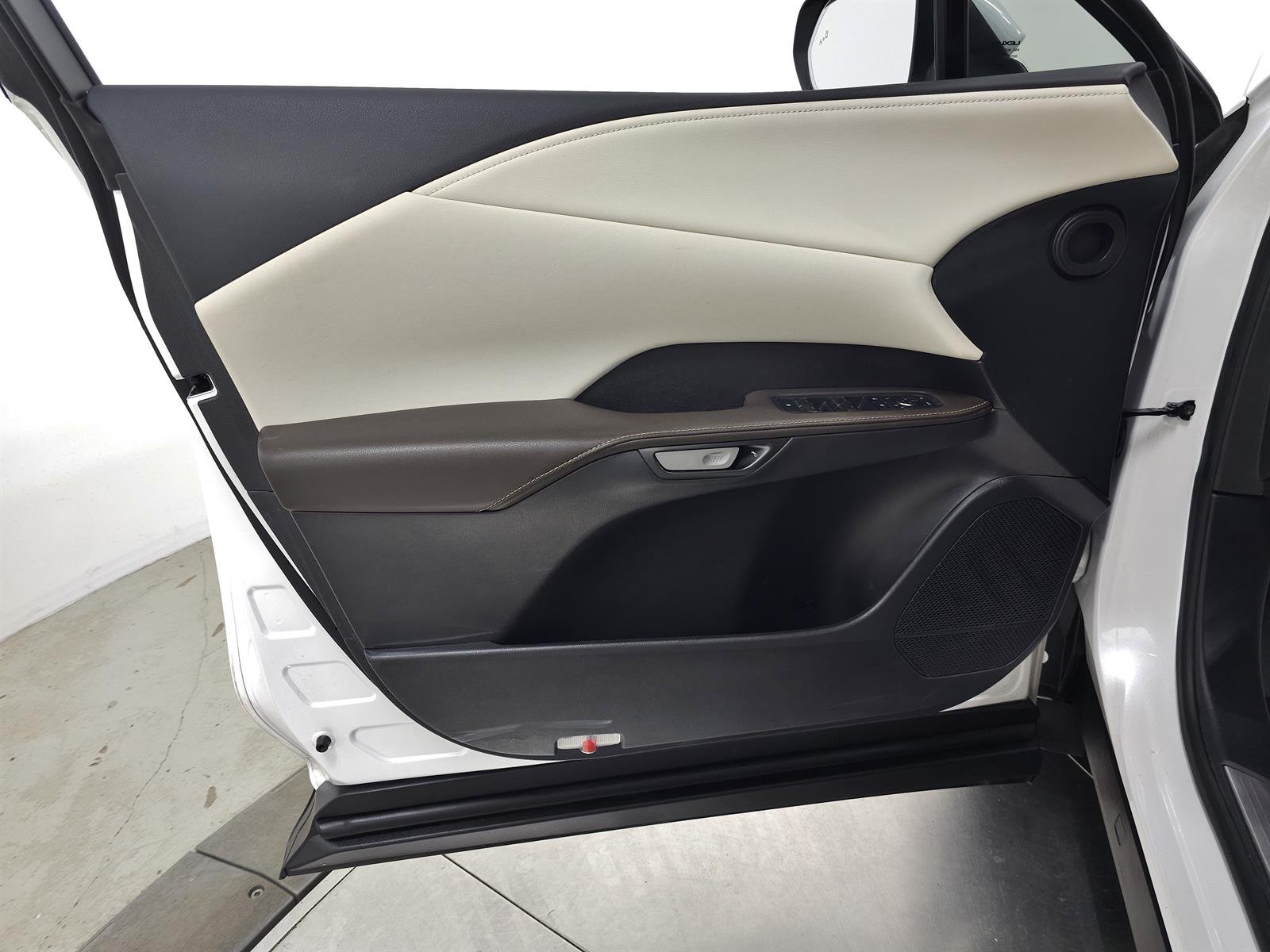 Used 2024 White Lexus PREMIUM image 15