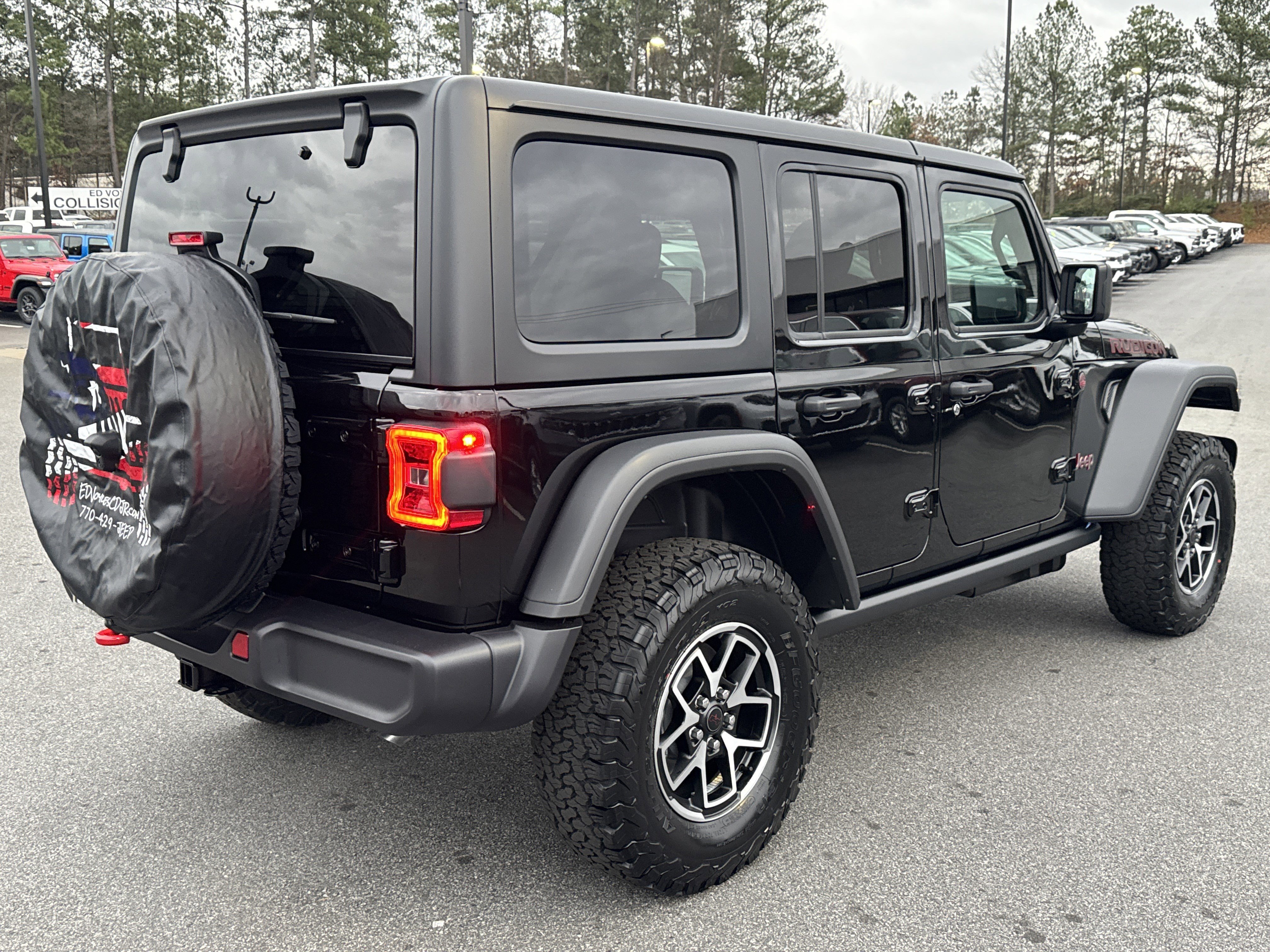 New 2026 Black Clear-Coat Exterior Paint Jeep Rubicon image 3