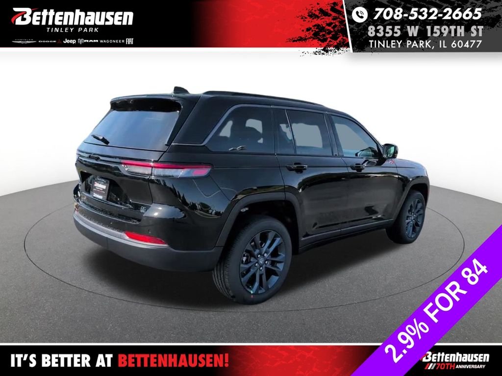 New 2026 Diamond Black Crystal Pearl-Coat Exterior Paint Jeep Limited image 5