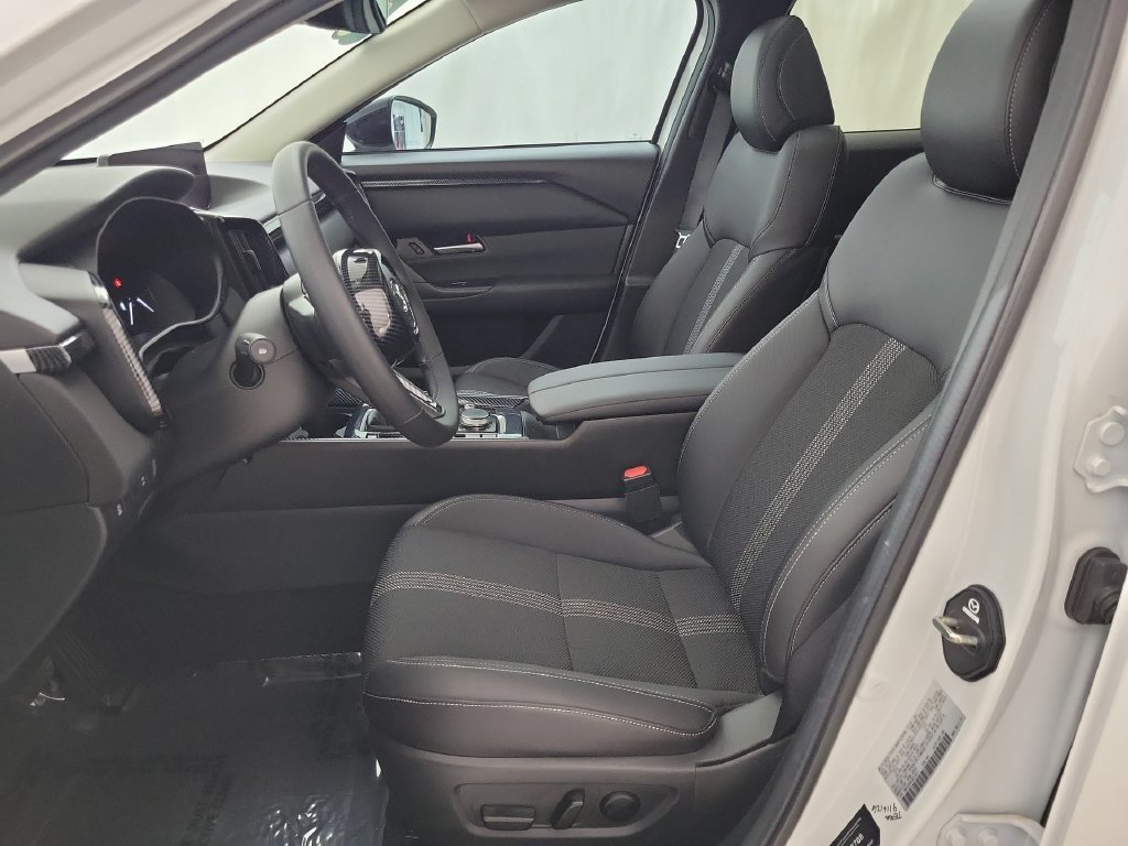 Used 2025 White/off-white Mazda 2.5 S Premium Package image 9