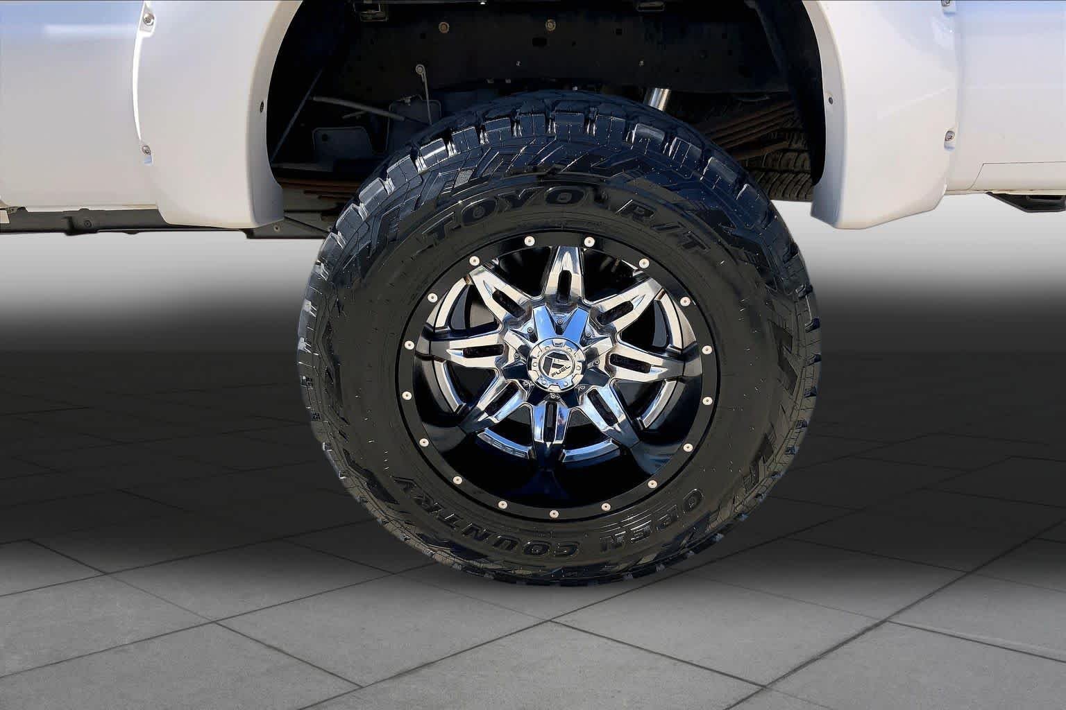 Used 2015 White Platinum Metallic Tri-Coat Ford Platinum image 10