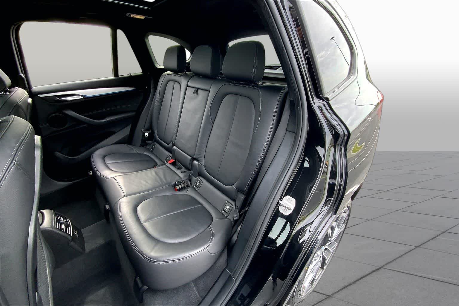 Used 2021 Black Sapphire Metallic BMW xDrive28i image 20
