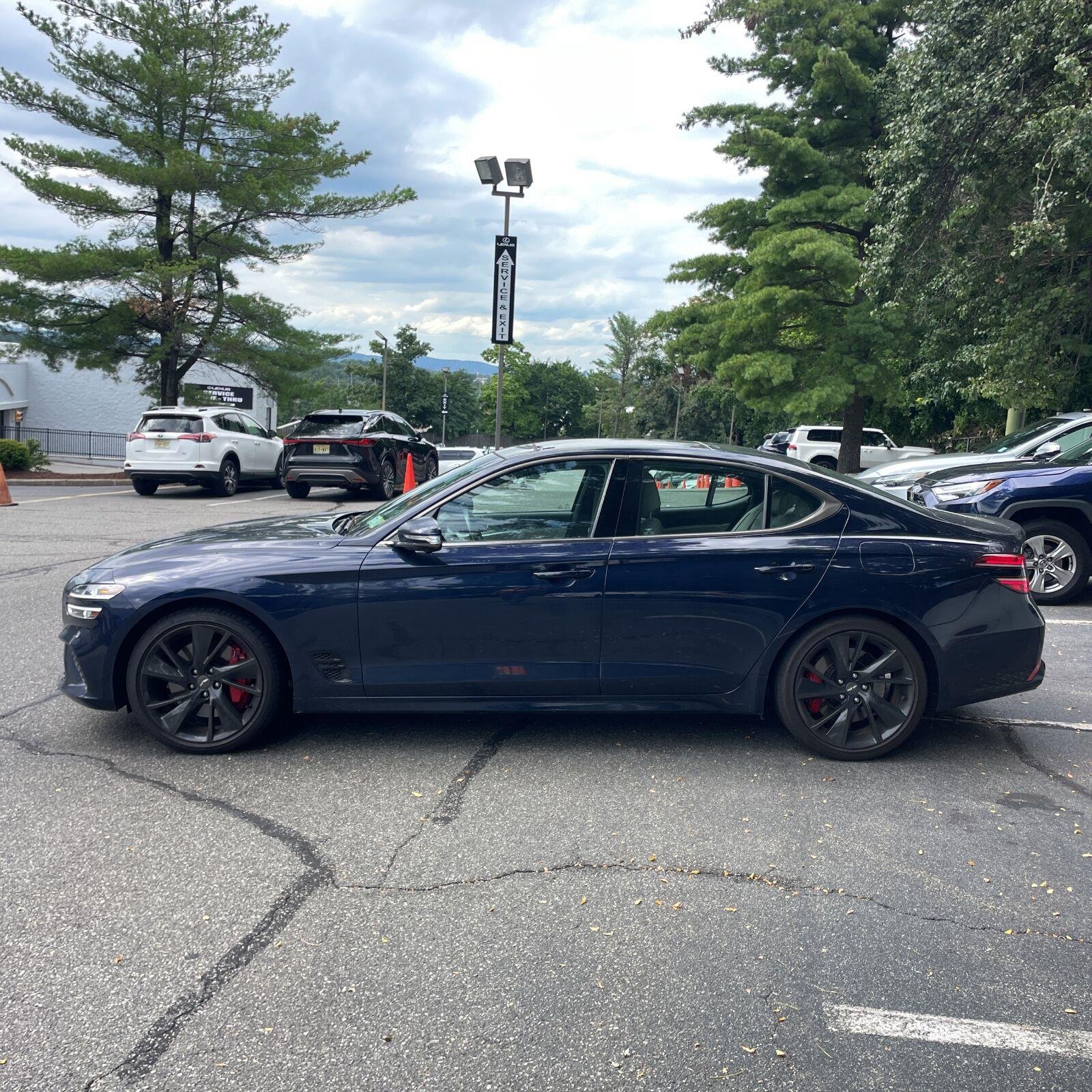 Used 2023 Capri Blue Genesis 3.3T image 2