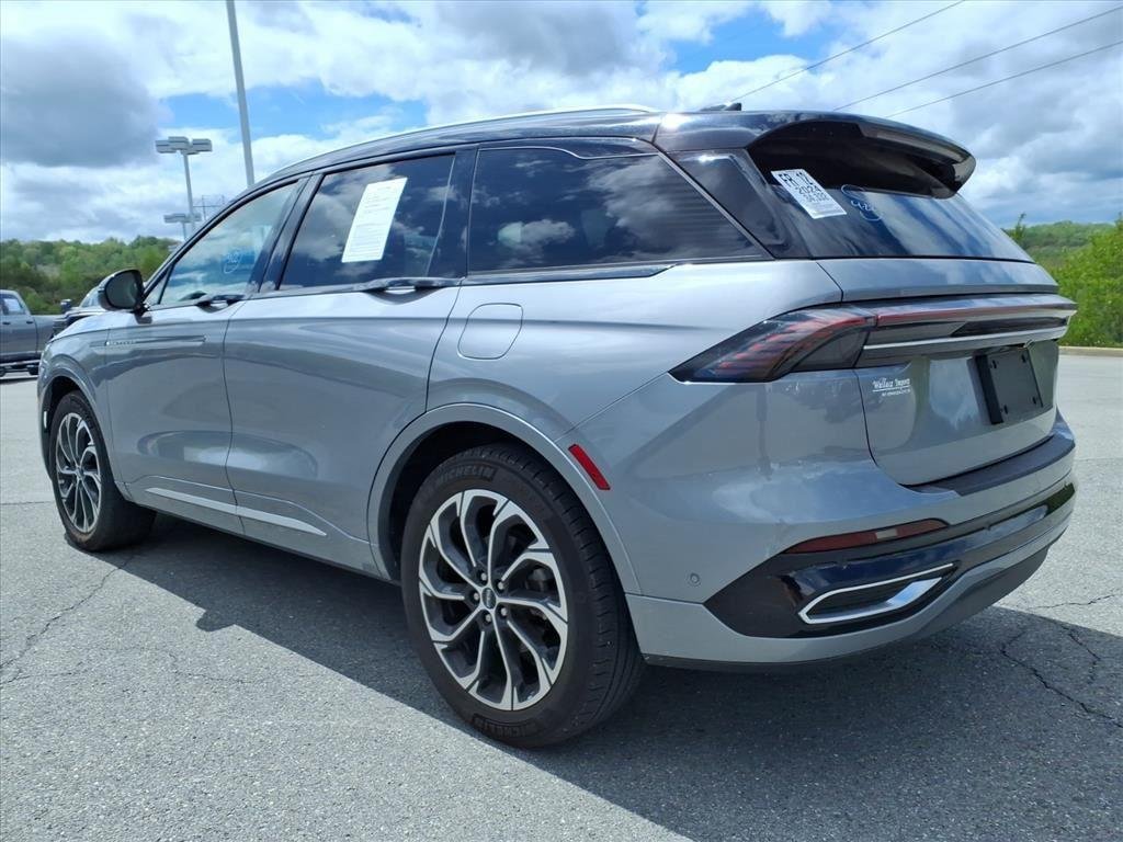 Used 2024 Lustrous Gray Metallic Clearcoat Lincoln Reserve image 3