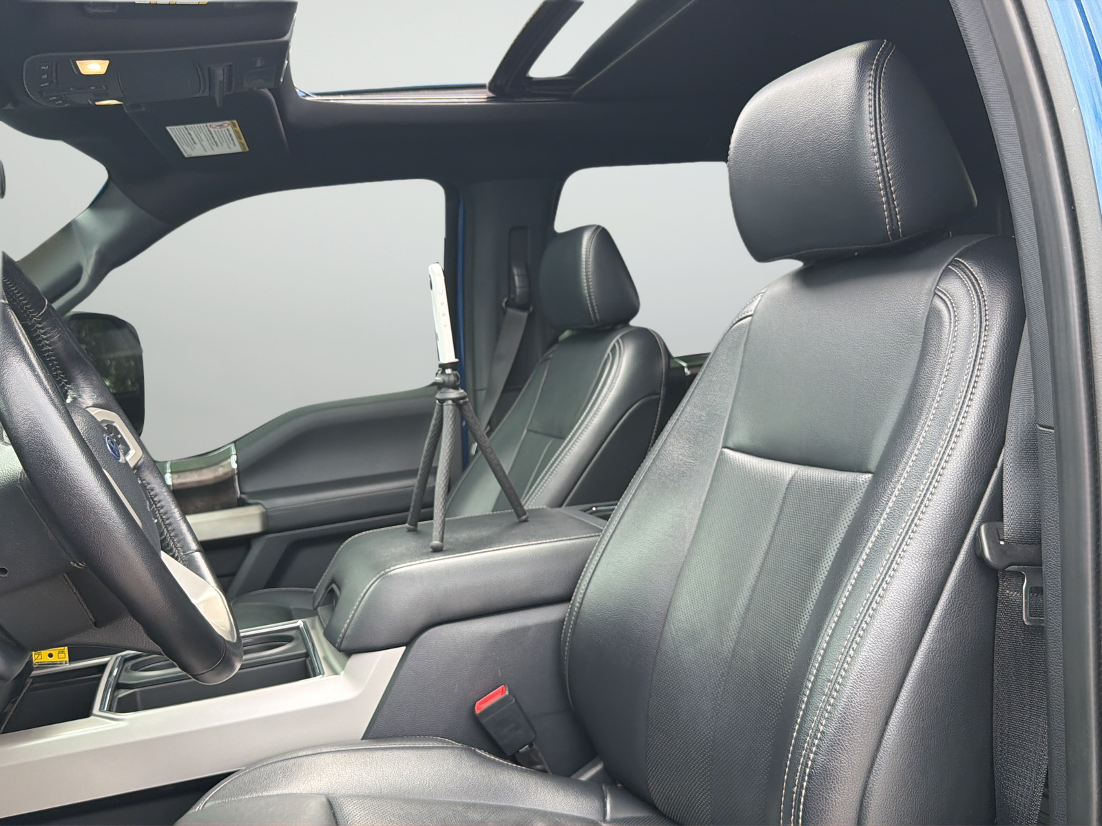 Used 2022 Blue Ford Lariat image 30