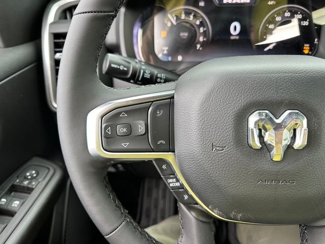 New 2026 Diamond Black Crystal Pearl-Coat Exterior Paint RAM Big Horn/Lone Star image 33