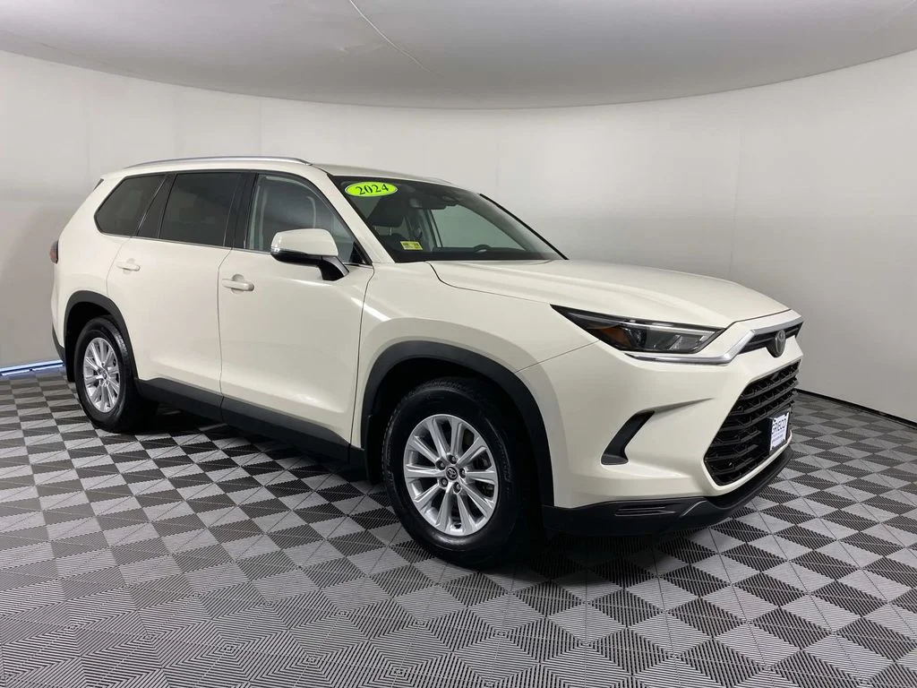Used 2024 White Toyota XLE image 1