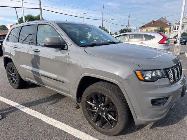 Used 2022 Gray Jeep Laredo X image 5