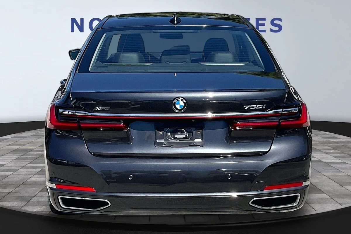 Used 2022  BMW i xDrive image 5