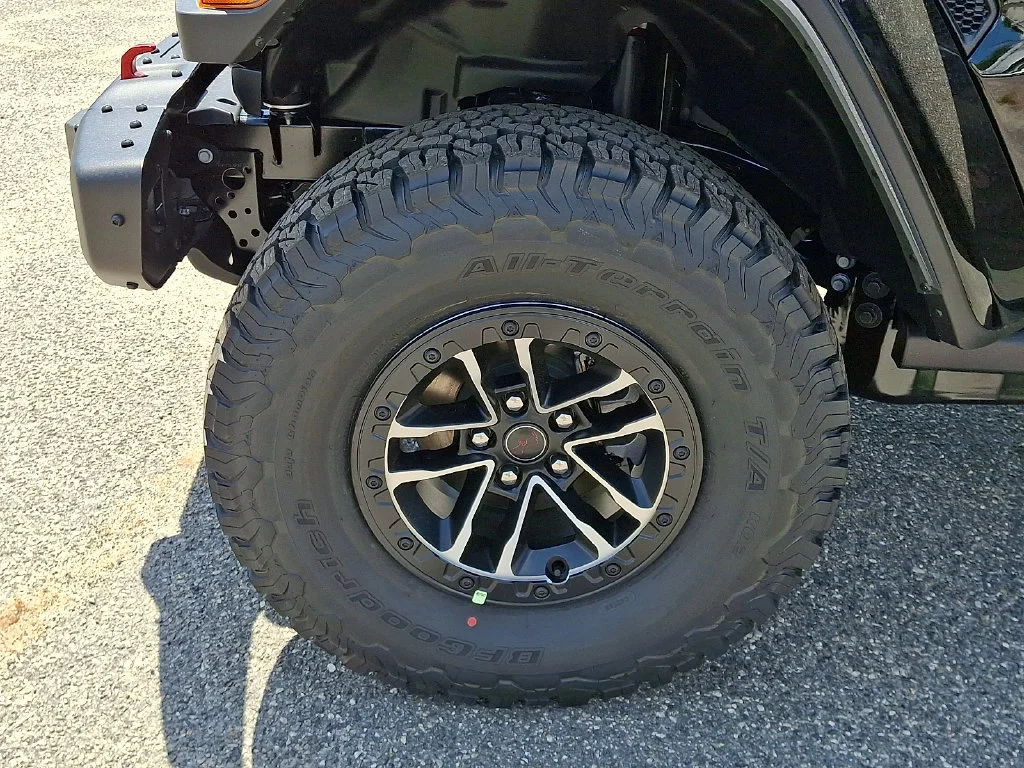 New 2026 Black Clear-Coat Exterior Paint Jeep Rubicon X image 19