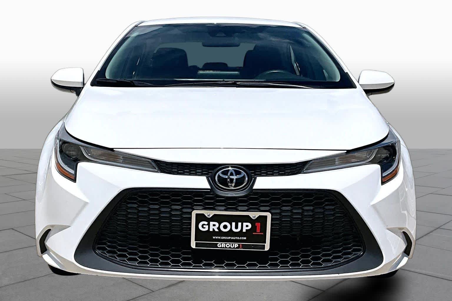Used 2022 White Toyota LE image 4