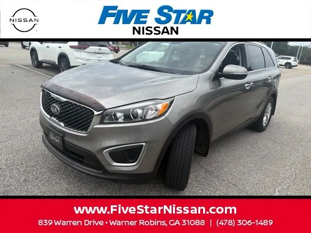 Used 2018 Silver Kia LX image 3