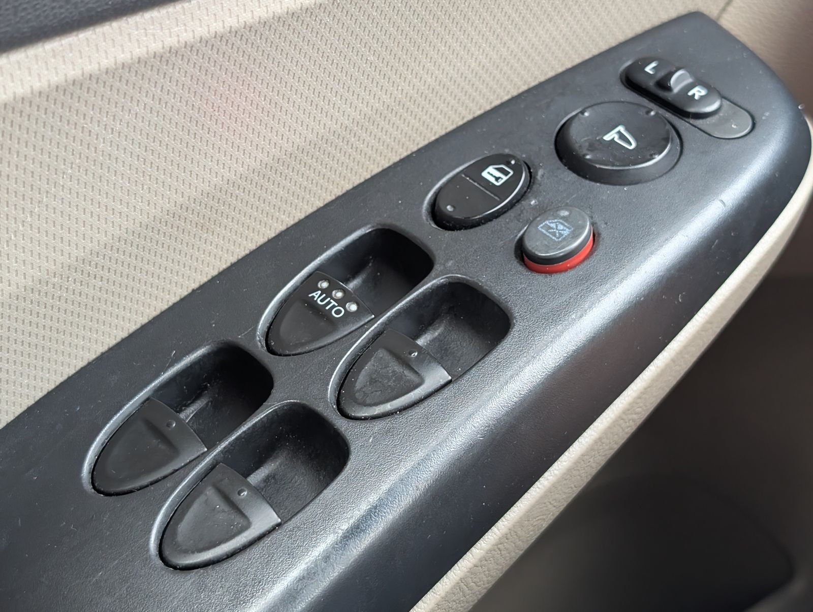 Used 2011 Champagne Honda LX image 16