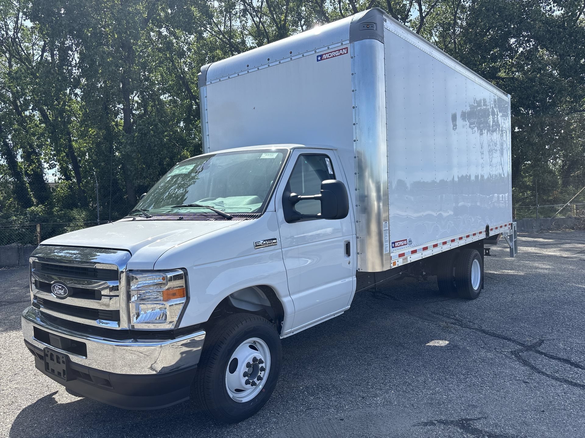 New 2027 Oxford White Ford E-450 DRW image 14