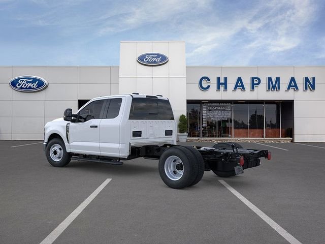New 2025 Oxford White Ford F-350® XL image 4