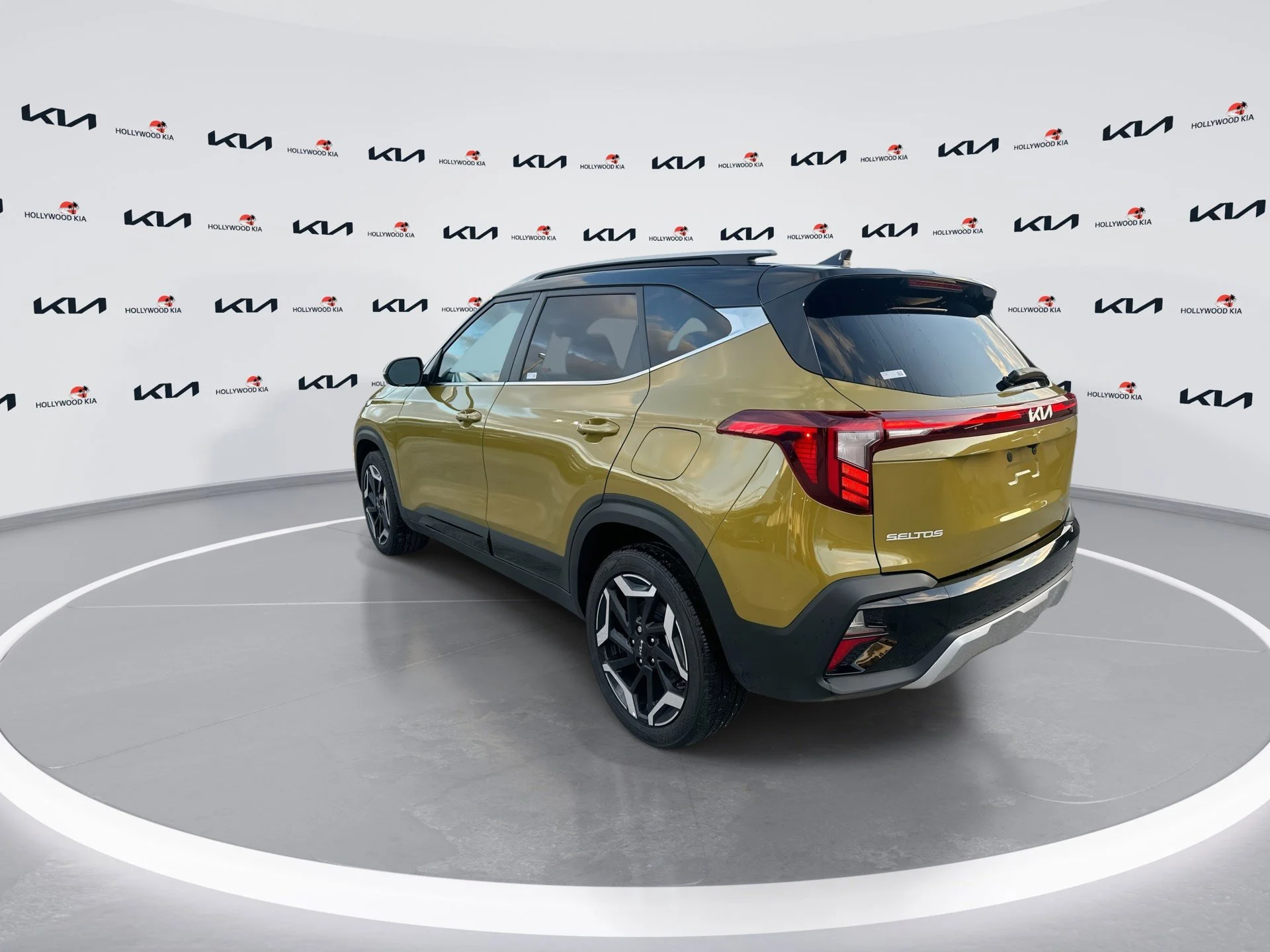 Certified Used 2024 Valais Green/Black Roof Kia SX image 6