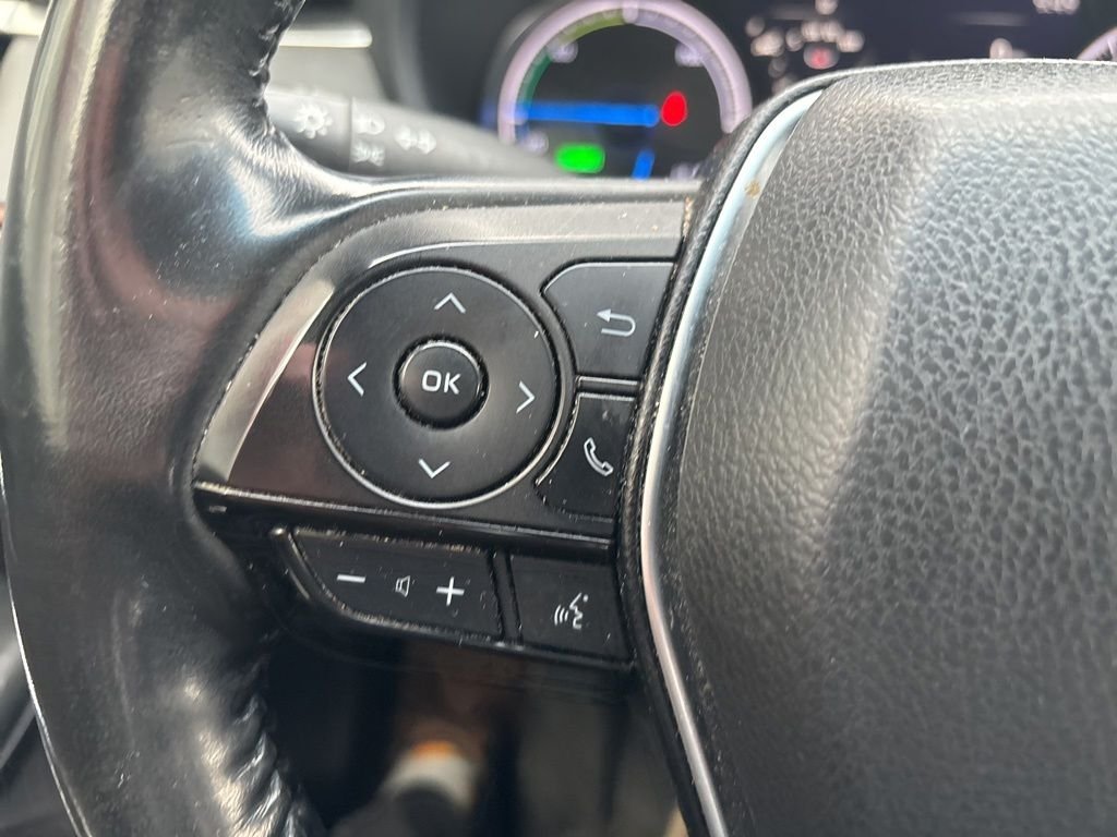 Used 2021 Silver Toyota XLE image 17