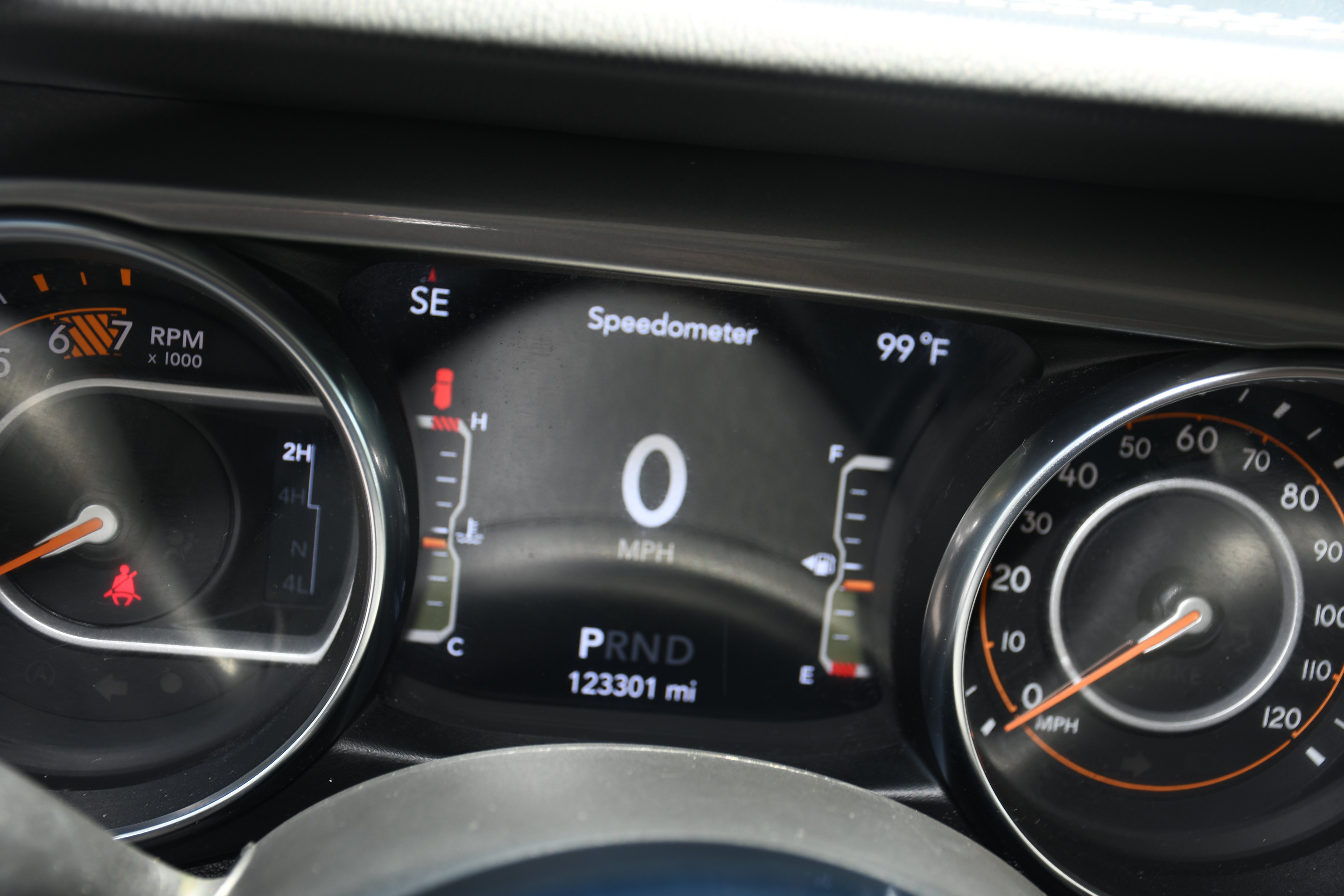 Used 2021 White Jeep Unlimited Sahara image 12