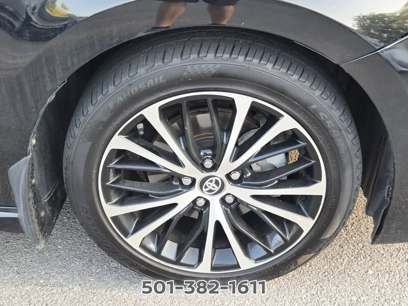 Used 2019 Midnight Black Metallic TOYOTA SE AUTO image 19