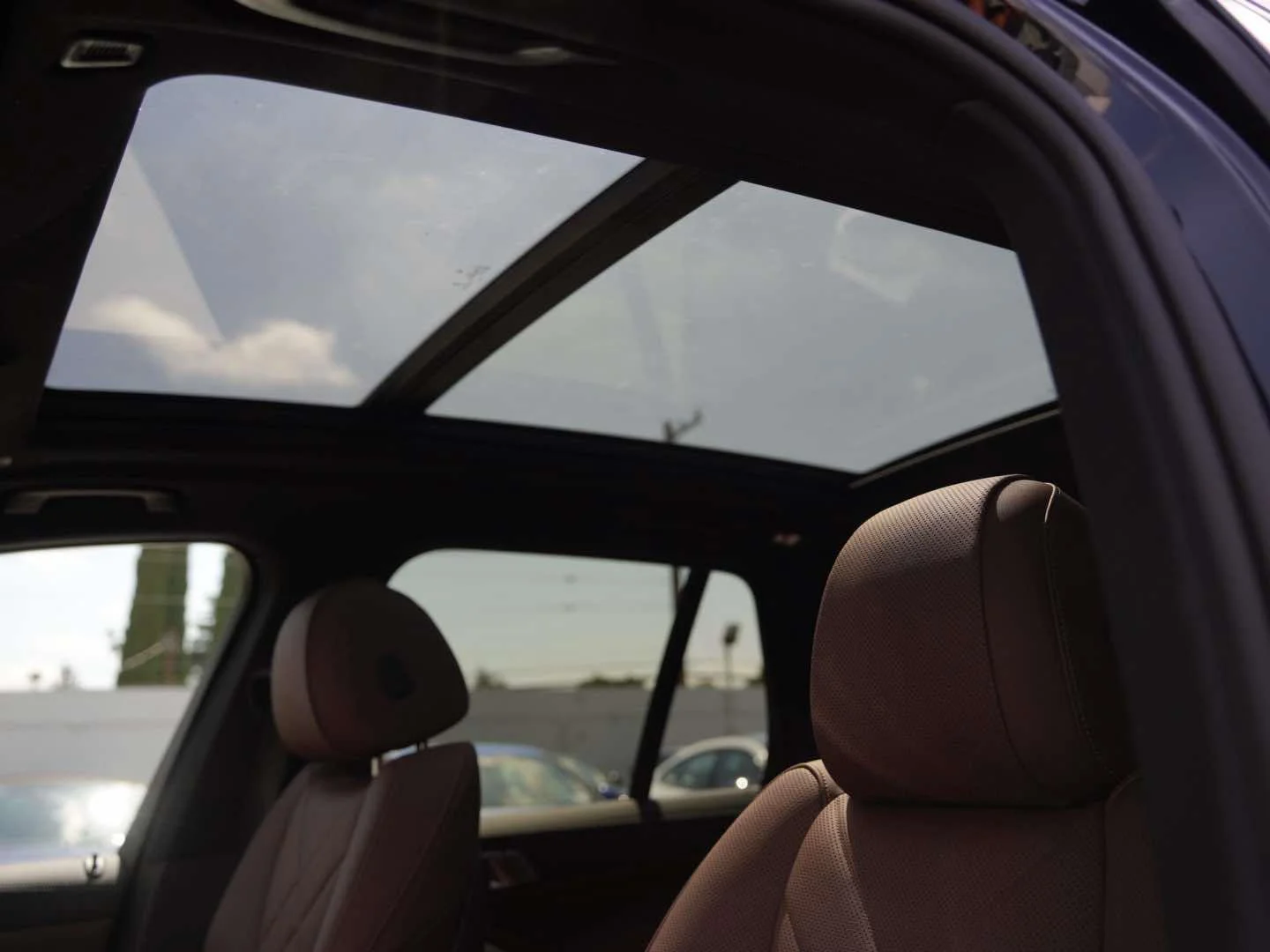 New 2026 Black Sapphire Metallic BMW xDrive50e image 17