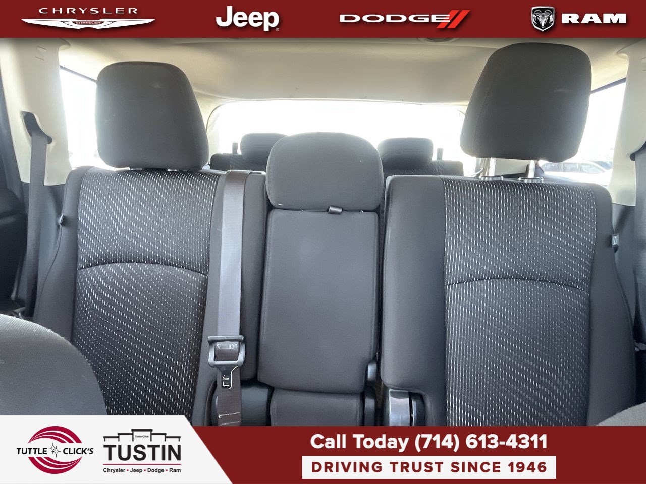 Used 2019 White Noise Tri-Coat Dodge SE image 7