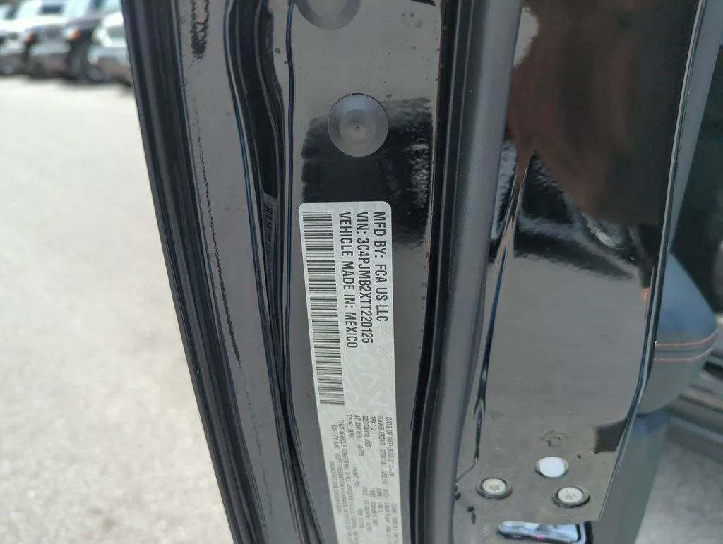 New 2026 Diamond Black Crystal Pearlcoat Jeep Limited image 38
