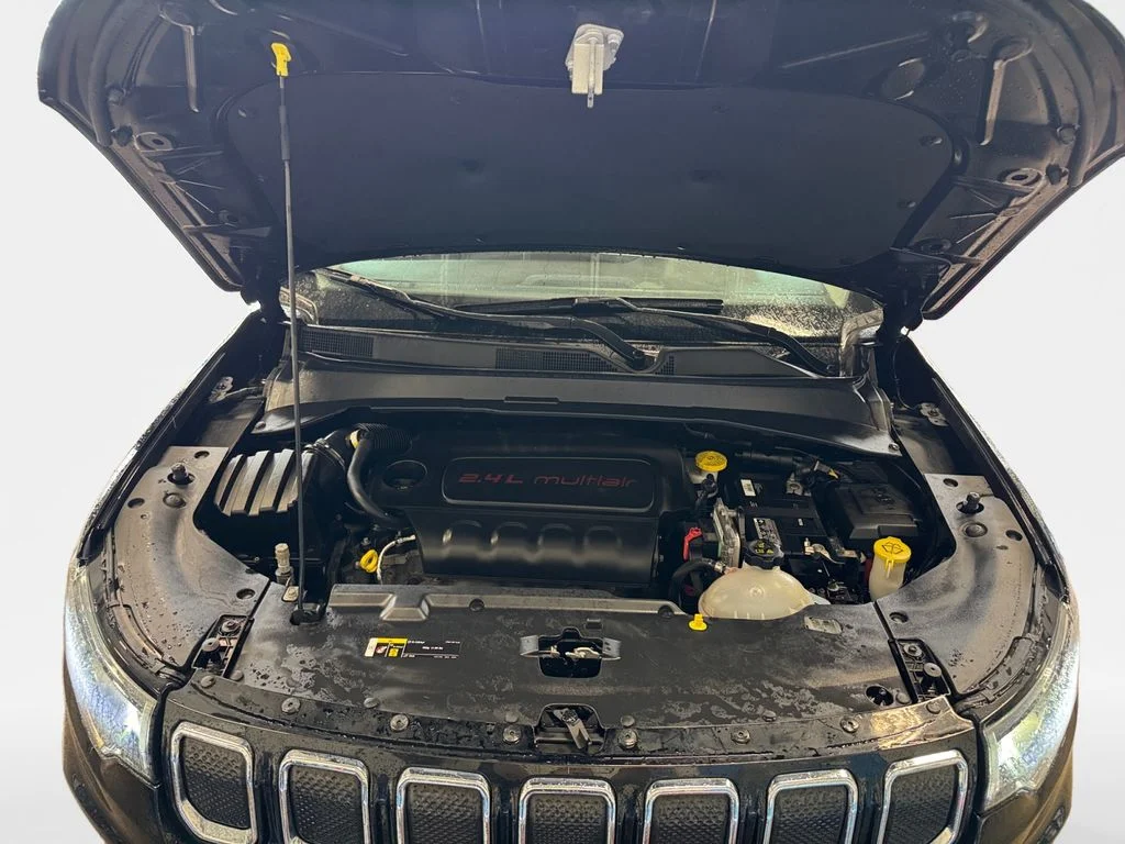 Used 2022 Diamond Black Crystal Pearlcoat Jeep Limited image 24