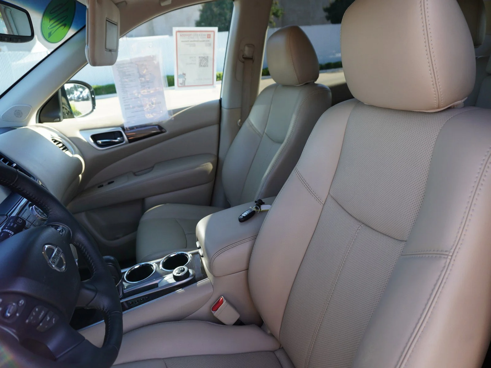 Used 2016 Pearl White Nissan Platinum image 24