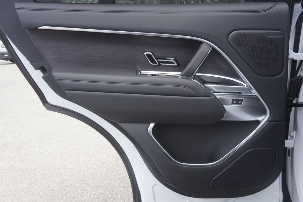 New 2026 Fuji White Land Rover SE image 28