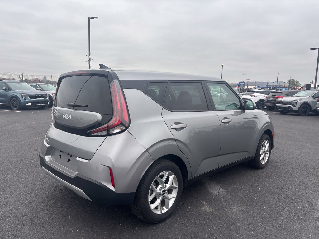 2025 Kia Soul  Hatchback Slide 1