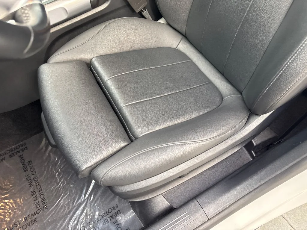 Used 2025 White Mercedes-Benz GLB 250 image 29