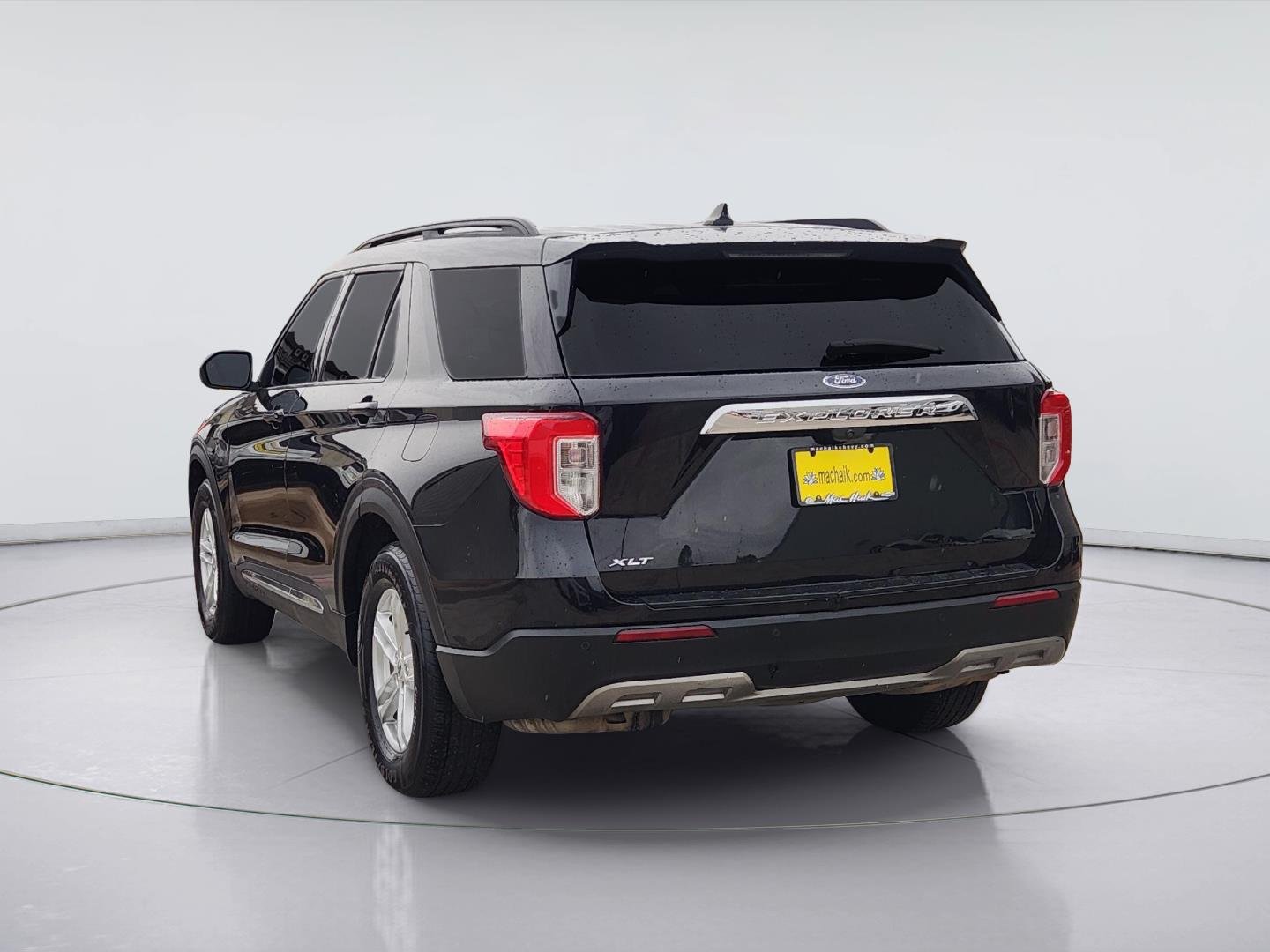 2023 Ford Explorer photo 7 of 34