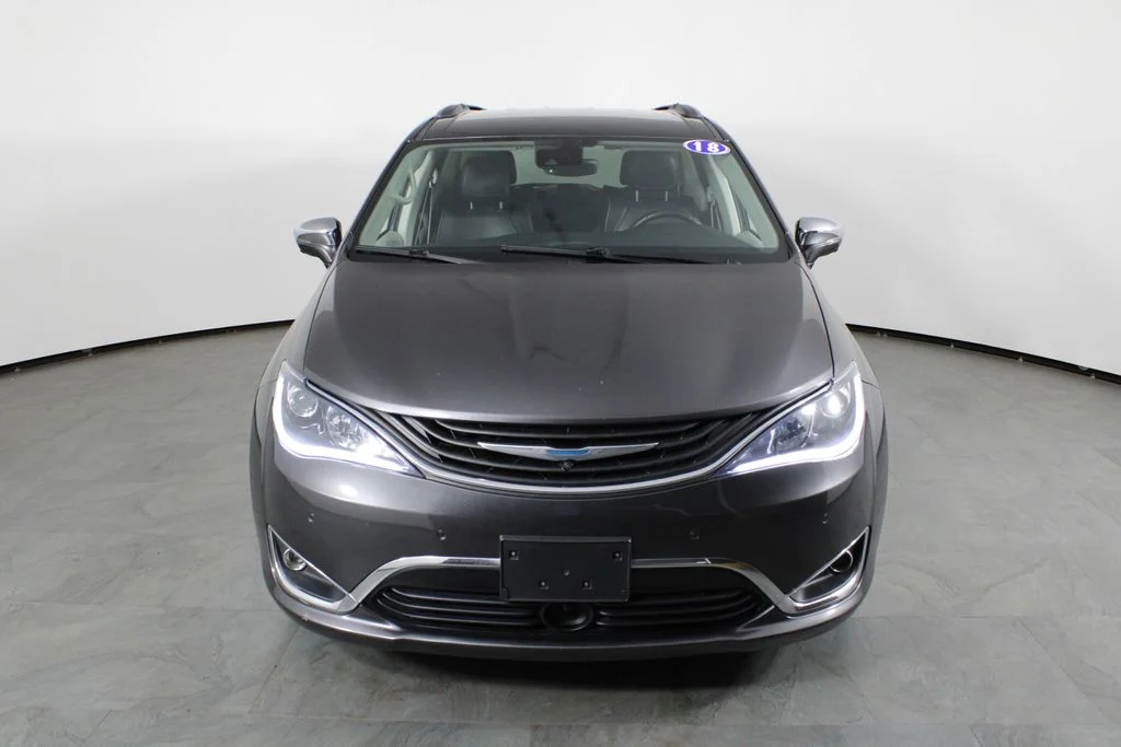Used 2018 Gray Chrysler Limited image 13