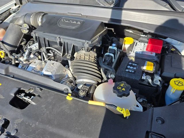 Used 2024 White Jeep Latitude image 23