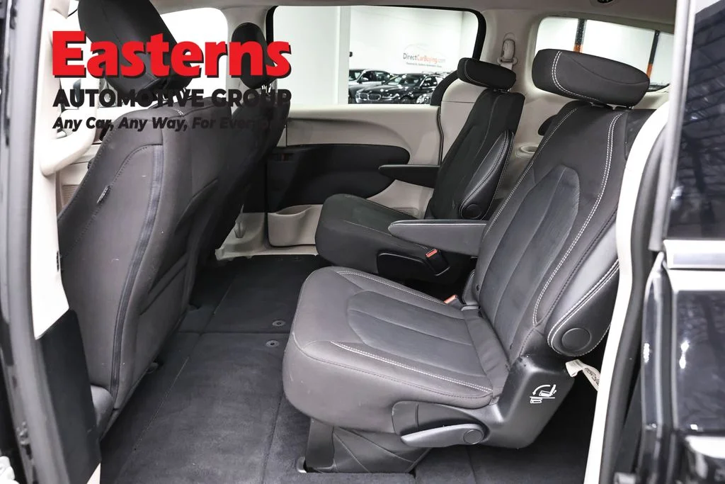 Used 2024 Black Chrysler LX image 22