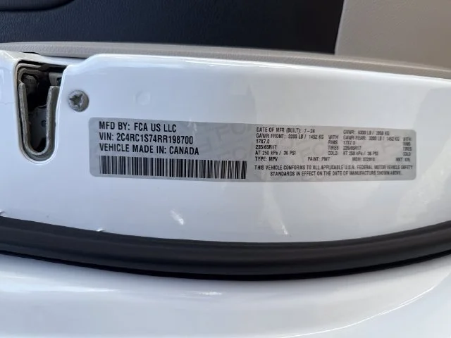 Used 2024 Bright White Clearcoat Chrysler Select image 17