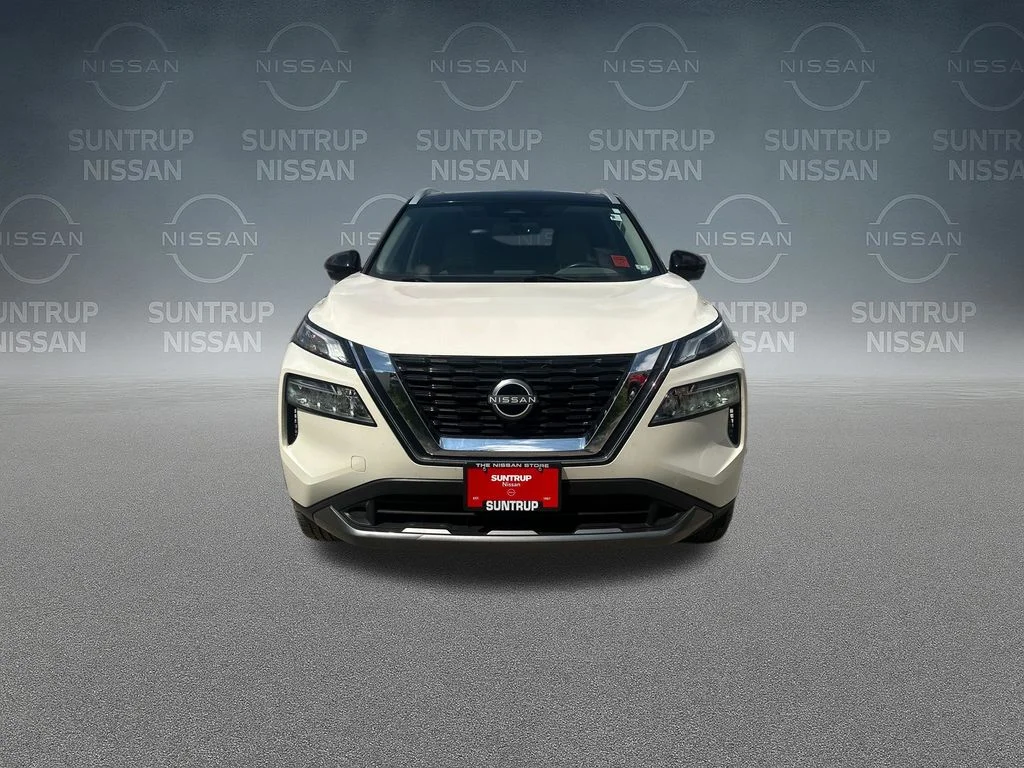 Used 2023 White Nissan SL image 40
