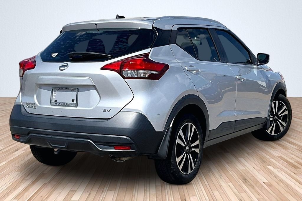 Used 2018 Silver Nissan SV image 2