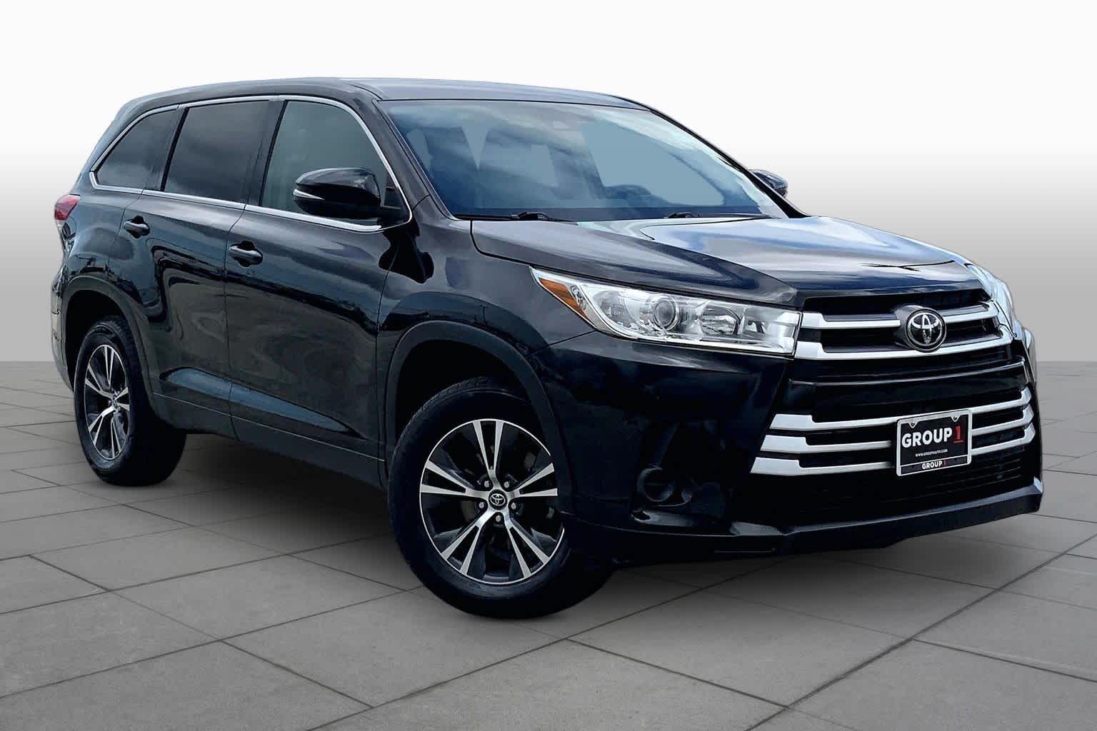 Used 2019 Midnight Black Metallic Toyota LE image 3