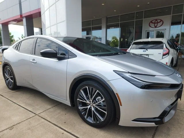 Used 2024  Toyota XLE image 4
