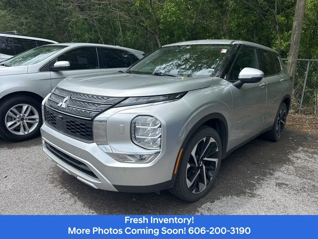 Used 2024  Mitsubishi SE image 1