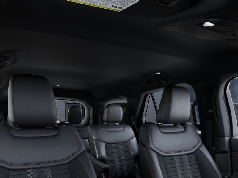New 2027 Star White Metallic Tri-Coat Ford ST-Line image 22